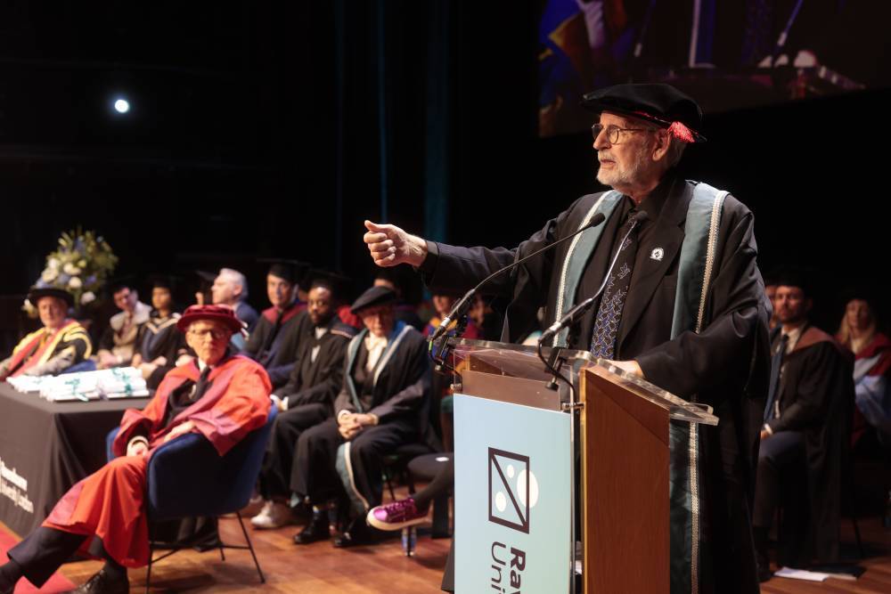 Walter Murch speaks at a graduation ceremony